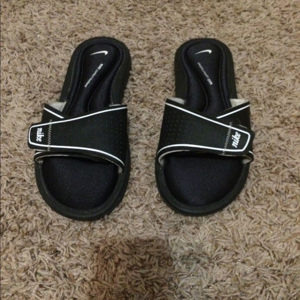 Women’s Nike Slides size 8
